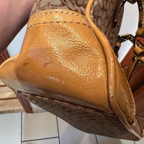 Tan coach purse, signature pattern - Picture 5 of 8